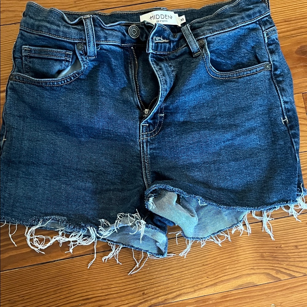 Hidden Brand XS Dark Blue Frayed Hem Denim Shorts — Casual Mid-Rise